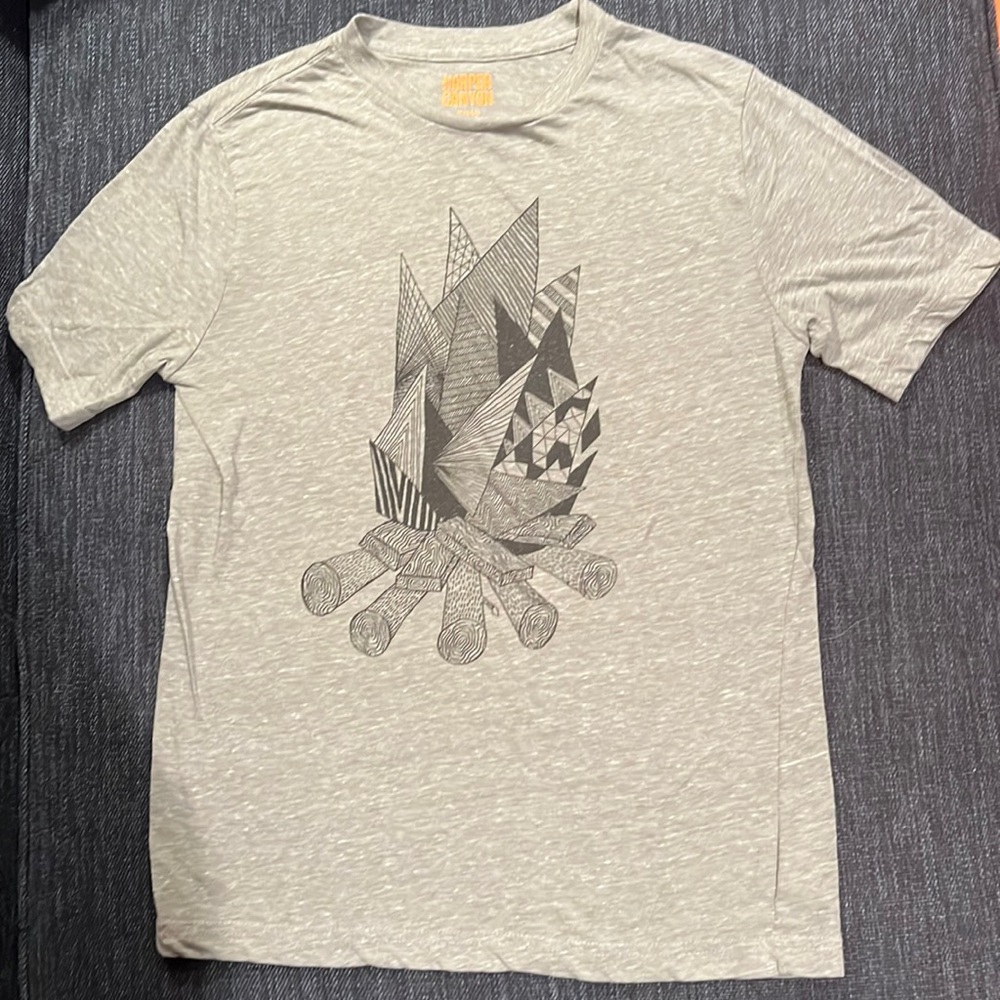 T-Shirt Sale. Harper Canyon Boys Graphic T-shirt M